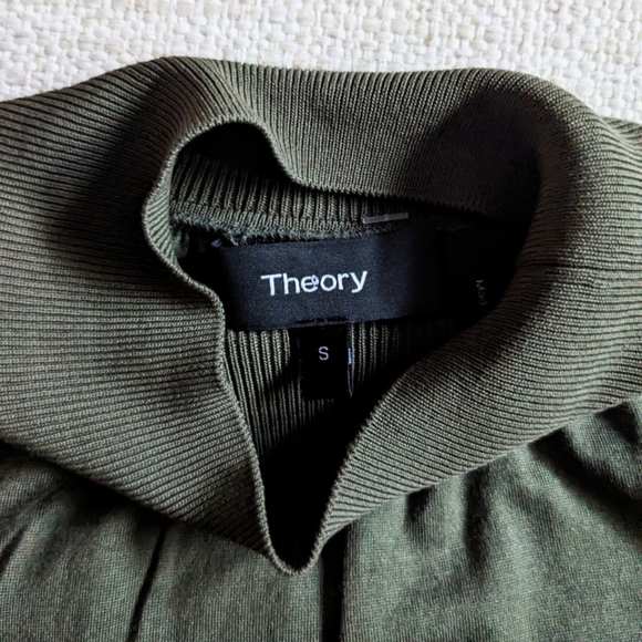 Theory mockneck dark green blouse top long sleeve Small silk modal - Picture 3 of 3